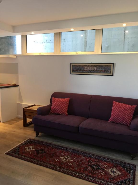 Midtown London Apartment room 2